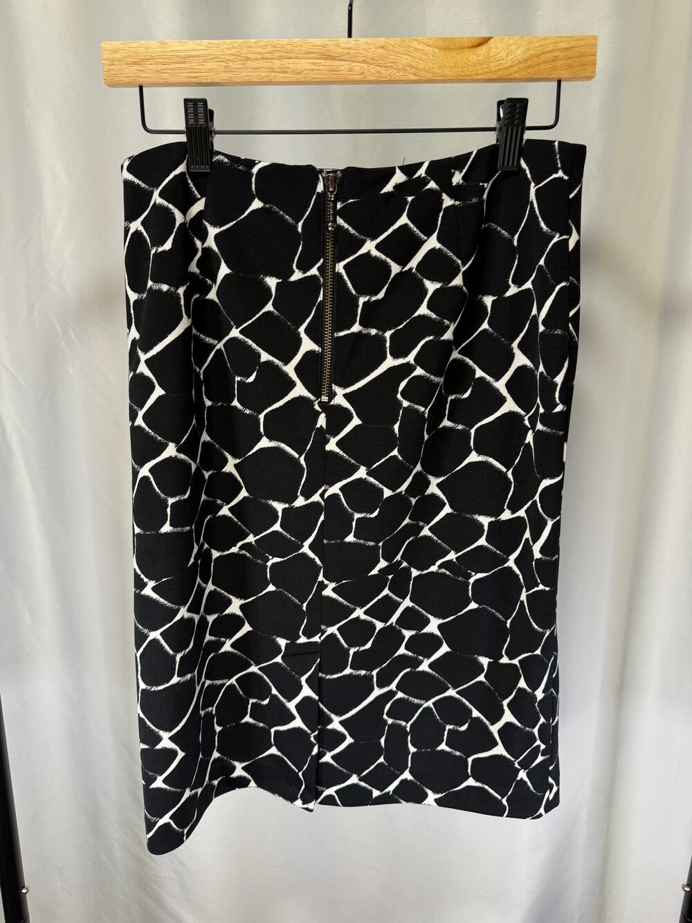 Alfani Women’s Size 6 Black White Abstract Print Pencil Skirt Stretch Zip Back